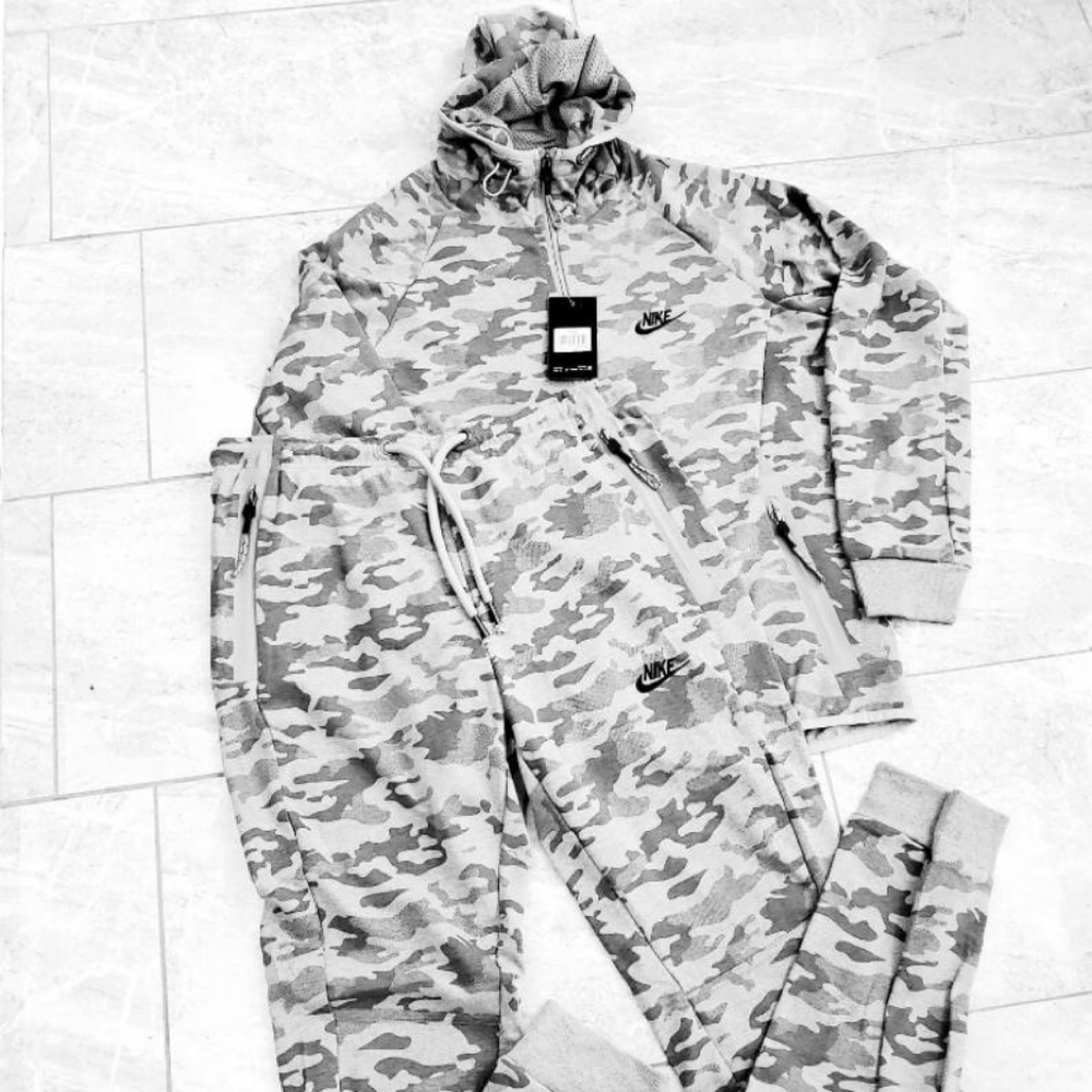 Nike - Picture 2 of 12